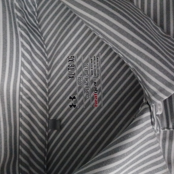 Men's size extra large Under Armor loose Polo excellent condition - Picture 3 of 3